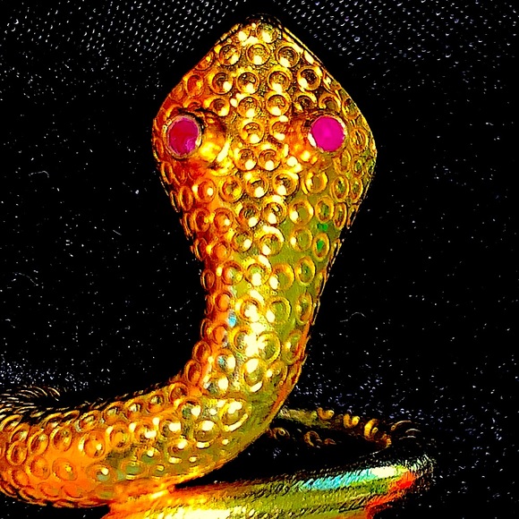 Vintage 18K Gold Large Snake Ring w/ruby eyes - Picture 6 of 13